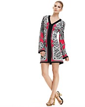 Apparel Closeouts: New, Returns, Clearances, Liquidations, Salvage, Overstock, Surplus, Shelf-pulls; Men's Women's and Children's clothing; Brand Names from Tommy Hilfiger, Polo, DKNY, Armani, Versace, Dolcé & Gabbana, Liz Claiborn, XoXo, Bill Blass, Esprit, Ralph Lauren nd more. Mixutes, Accessories, Pallets and Container Loads. Clothing Closeouts.